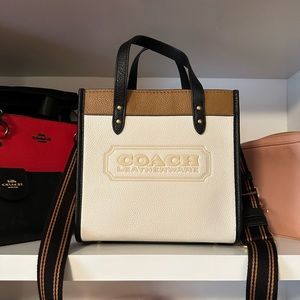 coach field tote 22